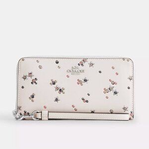 NWT Coach Long Zip Around Wallet Wristlet With Star Print Chalk Multi CCL38